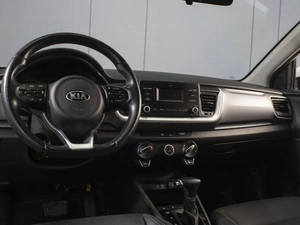 Внедорожник Kia Stonic 2020 года, 1850000 рублей, Омск