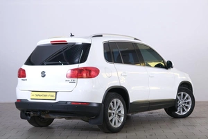 Внедорожник Volkswagen Tiguan 2012 года, 1319000 рублей, Омск