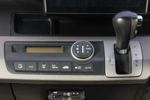 Минивэн Honda Freed 2012 года, 999000 рублей, Новосибирск