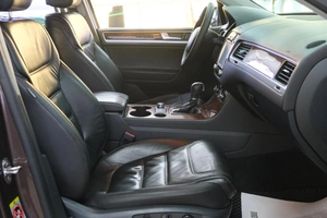 Внедорожник Volkswagen Touareg 2013 года, 2099000 рублей, Омск