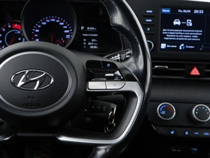 Седан Hyundai Elantra 2021 года, 1927077 рублей, Москва