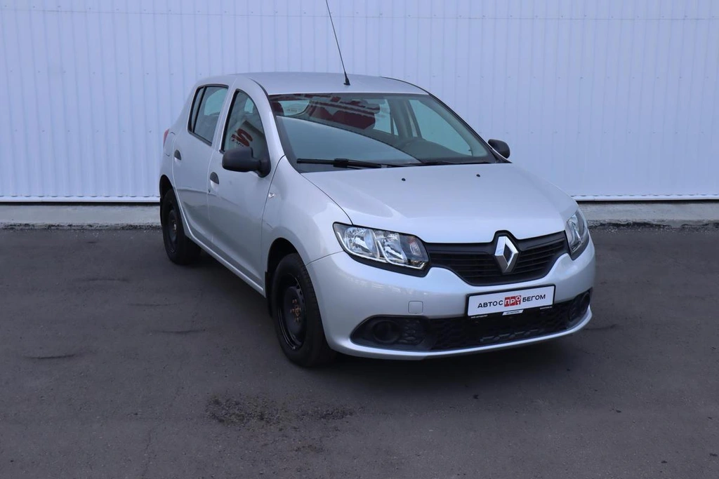 Хэтчбек Renault Sandero 2018 года, 990000 рублей, Брянск
