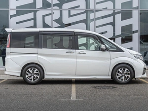 Минивэн Honda Stepwgn Spada 2017 года, 2070000 рублей, Краснодар