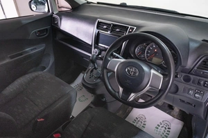 Хетчбэк Toyota Ractis 2015 года, 999000 рублей, Томск