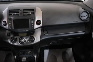 Внедорожник Toyota RAV4 2011 года, 1689000 рублей, Омск