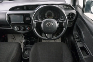 Хетчбэк Toyota Vitz 2017 года, 889000 рублей, Красноярск