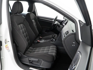 Универсал Volkswagen Golf 2018 года, 1993097 рублей, Москва