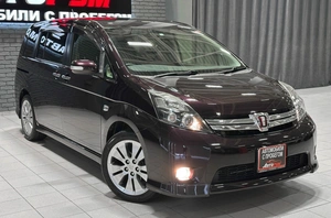 Минивэн Toyota Isis 2012 года, 1297000 рублей, Красноярск