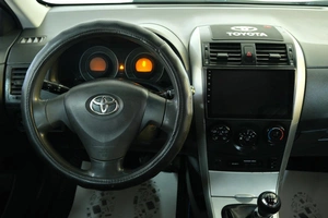 Седан Toyota Corolla 2006 года, 779000 рублей, Омск