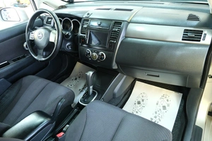 Хетчбэк Nissan Tiida 2012 года, 999000 рублей, Омск