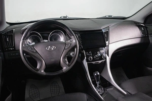 Седан Hyundai Sonata 2011 года, 1169000 рублей, Сургут