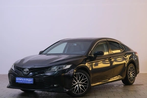 Седан Toyota Camry 2018 года, 2749000 рублей, Омск