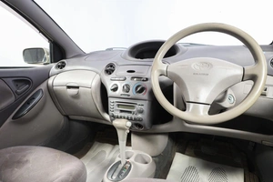 Седан Toyota Platz 2002 года, 349000 рублей, Новосибирск