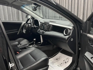 Внедорожник Toyota RAV4 2017 года, 2775000 рублей, Красноярск