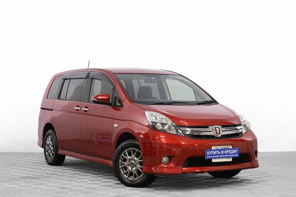 Минивэн Toyota Isis 2013 года, 1279000 рублей, Барнаул