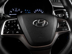 Седан Hyundai Solaris 2018 года, 1389000 рублей, Тюмень