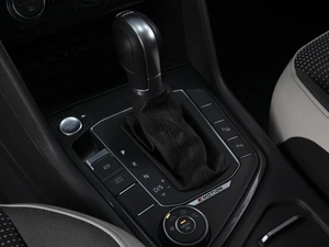 Внедорожник Volkswagen Tiguan 2019 года, 2880000 рублей, Омск