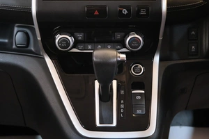 Минивэн Nissan Serena 2018 года, 2289000 рублей, Омск