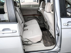 Минивэн Toyota Isis 2009 года, 1169000 рублей, Кирилловка