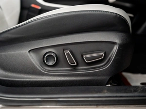 Лифтбек Toyota Prius 2017 года, 1999000 рублей, Красноярск