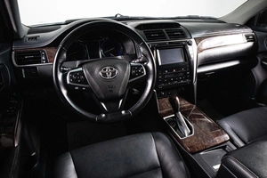 Седан Toyota Camry 2017 года, 2299000 рублей, Сургут
