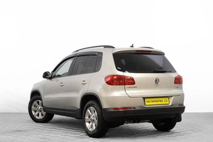 Внедорожник Volkswagen Tiguan 2012 года, 1189000 рублей, Барнаул