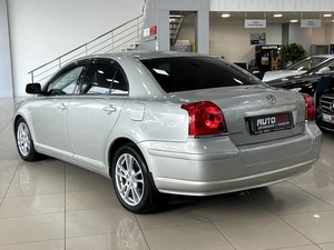 Седан Toyota Avensis 2004 года, 787000 рублей, Солонцы
