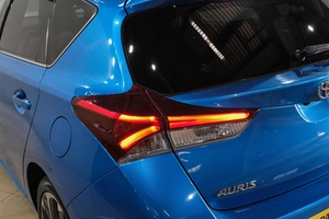 Хетчбэк Toyota Auris 2015 года, 1599000 рублей, Новокузнецк