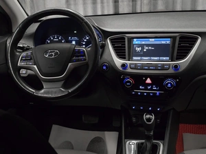 Седан Hyundai Solaris 2018 года, 1380000 рублей, Красноярск
