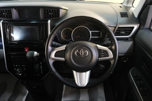 Минивэн Toyota Roomy 2017 года, 999000 рублей, Омск