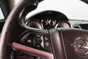 Хетчбэк Opel Astra 2013 года, 699000 рублей, Челябинск