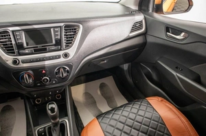 Седан Hyundai Solaris 2018 года, 1359000 рублей, Барнаул