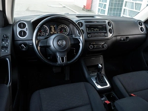 Внедорожник Volkswagen Tiguan 2012 года, 1020000 рублей, Краснодар