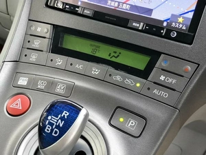 Лифтбек Toyota Prius 2015 года, 1290000 рублей, Барнаул