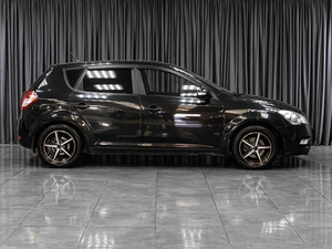 Хетчбэк Kia Ceed 2010 года, 699000 рублей, Тюмень