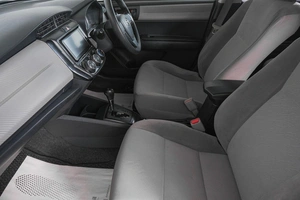 Седан Toyota Corolla Axio 2013 года, 889000 рублей, Кемерово