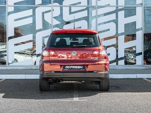 Внедорожник Volkswagen Tiguan 2011 года, 1338000 рублей, Краснодар