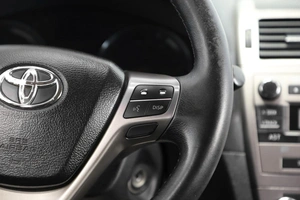 Седан Toyota Avensis 2011 года, 1329000 рублей, Новосибирск