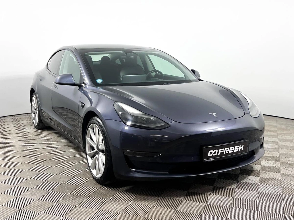 Седан Tesla Model 3 2021 года, 3299900 рублей, Казань