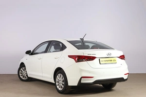 Седан Hyundai Solaris 2019 года, 1699000 рублей, Новосибирск