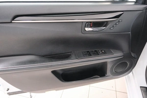 Седан Lexus ES 2015 года, 2099000 рублей, Красноярск