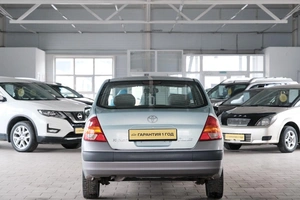 Седан Toyota Prius 1999 года, 439000 рублей, Омск