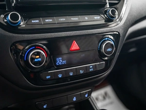 Седан Hyundai Solaris 2022 года, 1590000 рублей, Красноярск