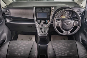 Хетчбэк Toyota Ractis 2014 года, 1219000 рублей, Томск