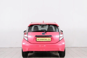 Хетчбэк Toyota Aqua 2015 года, 999000 рублей, Красноярск