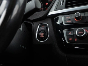 Седан BMW 3 серия 2018 года, 2999077 рублей, Москва