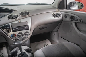 Хетчбэк Ford Focus 2001 года, 249000 рублей, Томск
