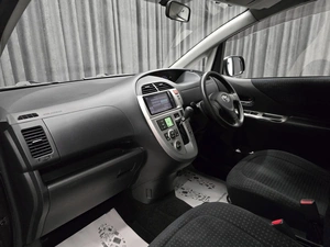 Хетчбэк Toyota Ractis 2010 года, 815000 рублей, Красноярск