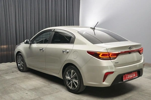 Седан Kia Rio 2020 года, 1387000 рублей, Красноярск