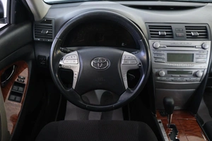 Седан Toyota Camry 2010 года, 1499000 рублей, Омск